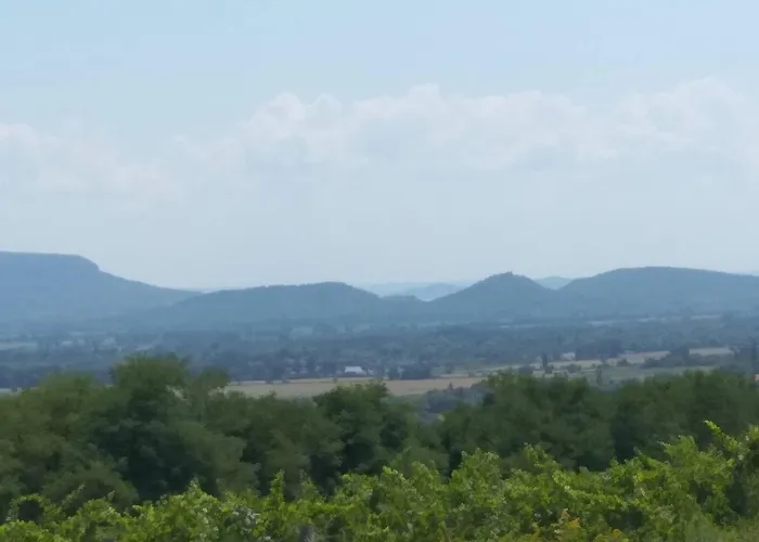 Casa Beata בית נופש Lesencetomaj