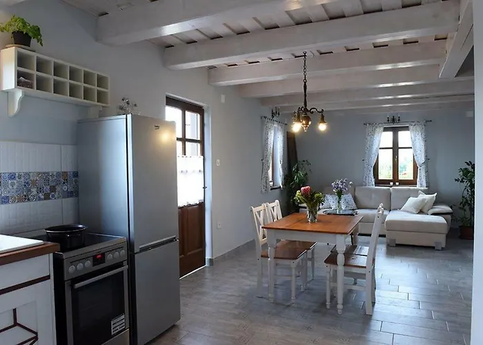 Casa Beata Lesencetomaj